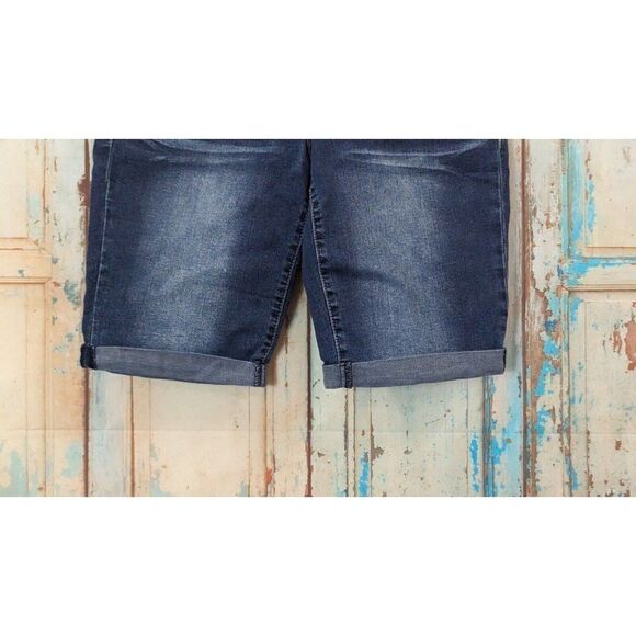 YMI Womens Size 9 Juniors Bermuda Jean Shorts Denim Stretch 3 Button Pockets - Picture 3 of 9